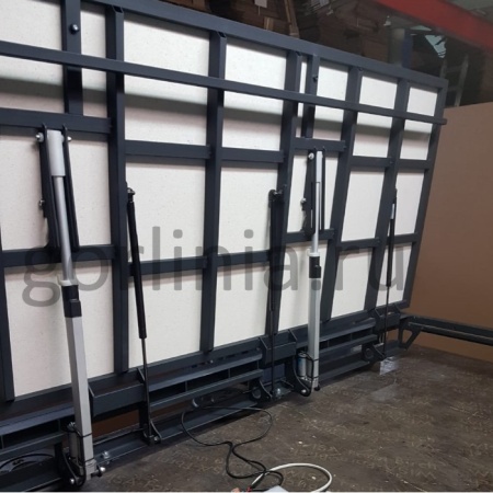 Узел петли и крепления штока электрического привода на люке в подвал АМО